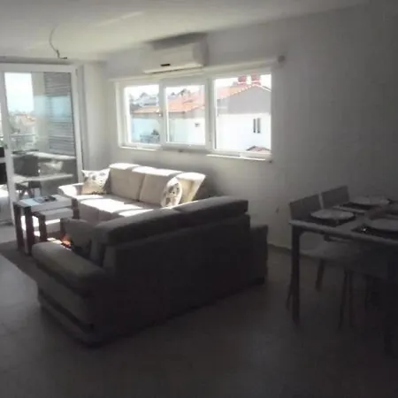 Babylon 40 - 1 Bed Private Home Sleeps Up To 4 Side