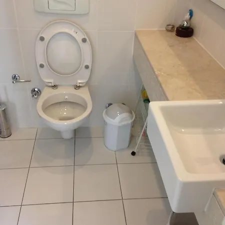 Babylon 40 - 1 Bed Private Home Sleeps Up To 4 *
